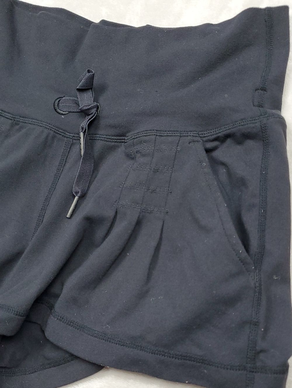 lululemon | Women's Size 4 | Black High-Rise Pleated Drawstring Shorts